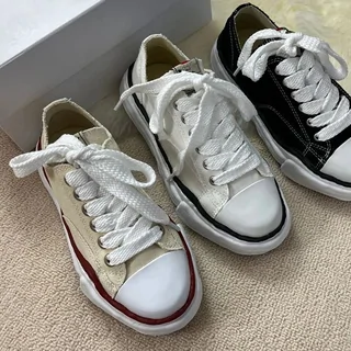 Sneakersy
